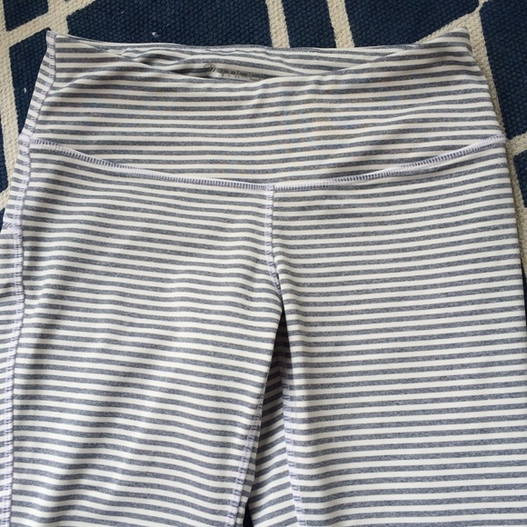 Yoga capris - grey and white size XS - Picture 3 of 3