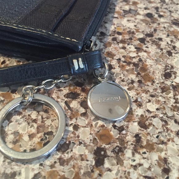 Black COACH wallet with silver stripe - Picture 2 of 4