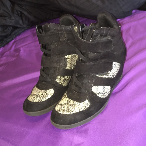 Vera wang sneaker wedges - Picture 2 of 3