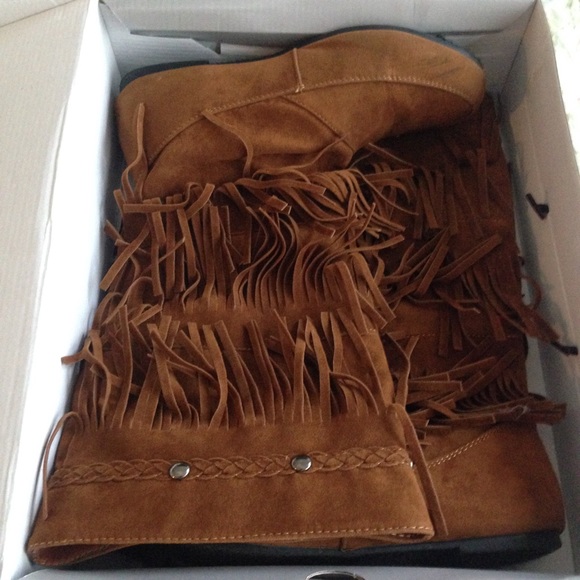 Lady's boots size 8