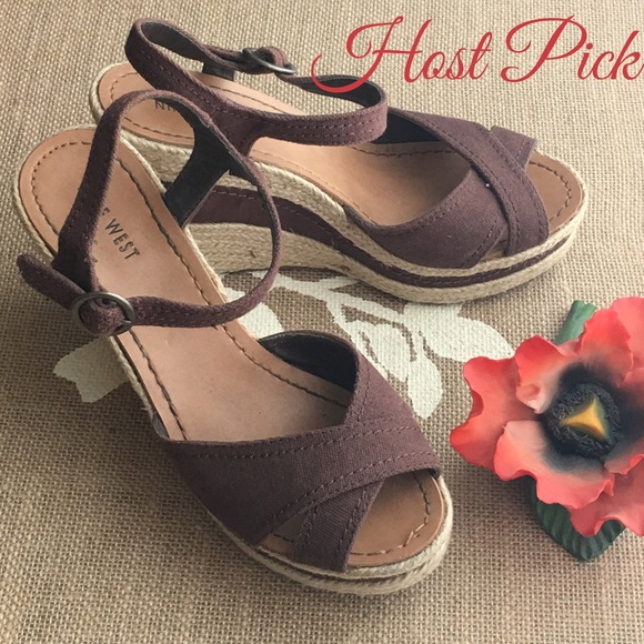 Nine West Shoes - HP 🎉🎉🎉Nine West wedge sandals