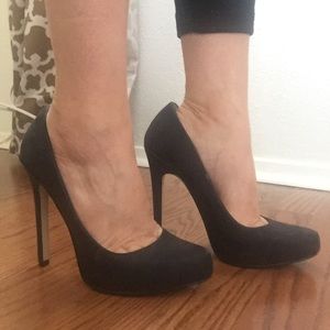 Enzo Angiolini black leather platform pump.