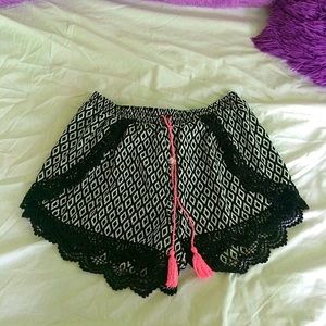 Patterned flare shorts