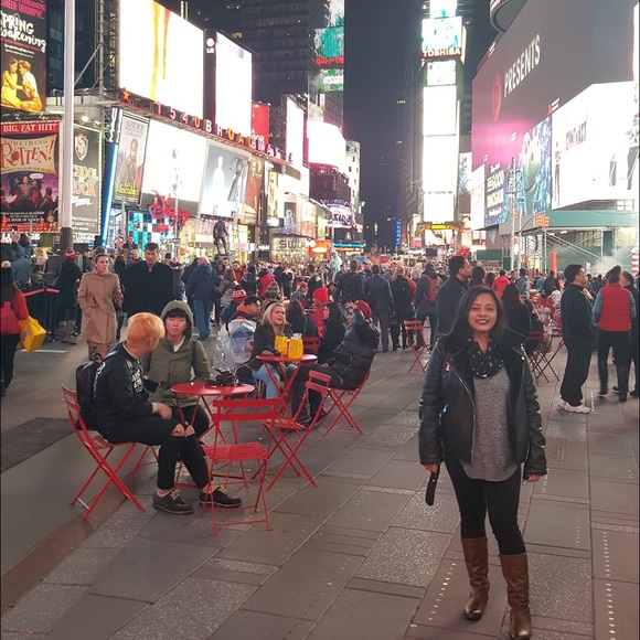 Meet your posher 👸🏽💝❣🏊🏾💃🏽✈️🚂 - Picture 3 of 4