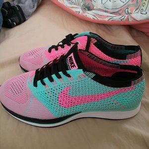 Nike flynit racers size 7