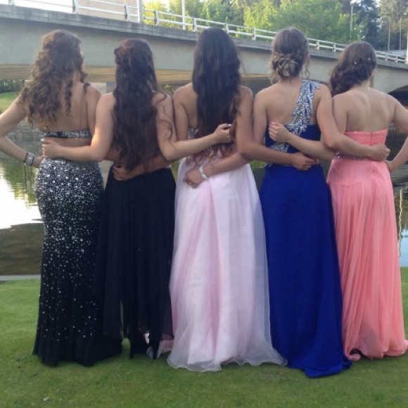 I'm selling my Black sequined prom dress - Picture 2 of 4