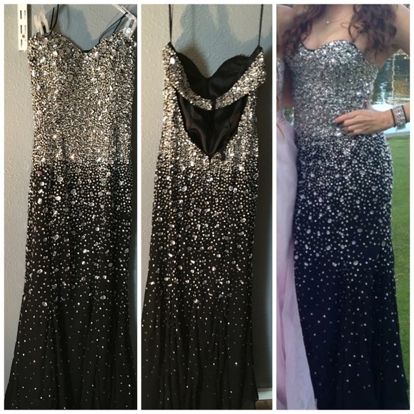 I'm selling my Black sequined prom dress - Picture 4 of 4