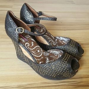 Dollhouse wedge heels!