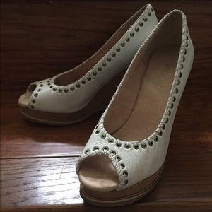 Seychelles ivory/white leather peep-toe wedges