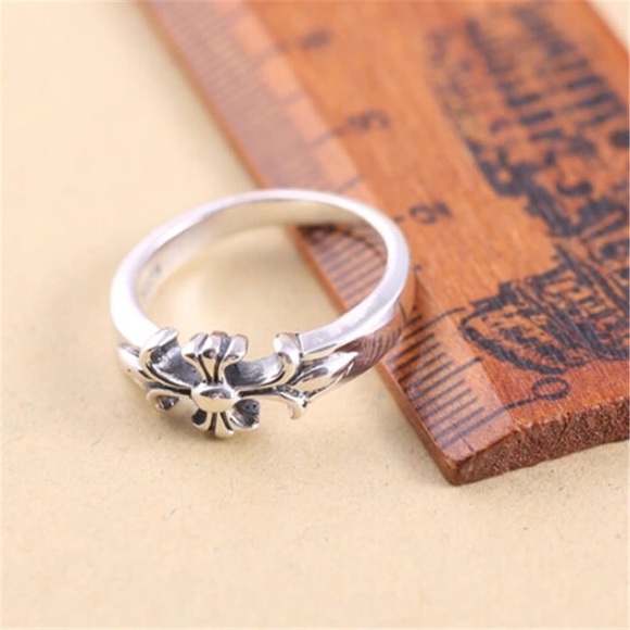 100% .925 Sterling Silver Anchor Ring - Picture 2 of 3