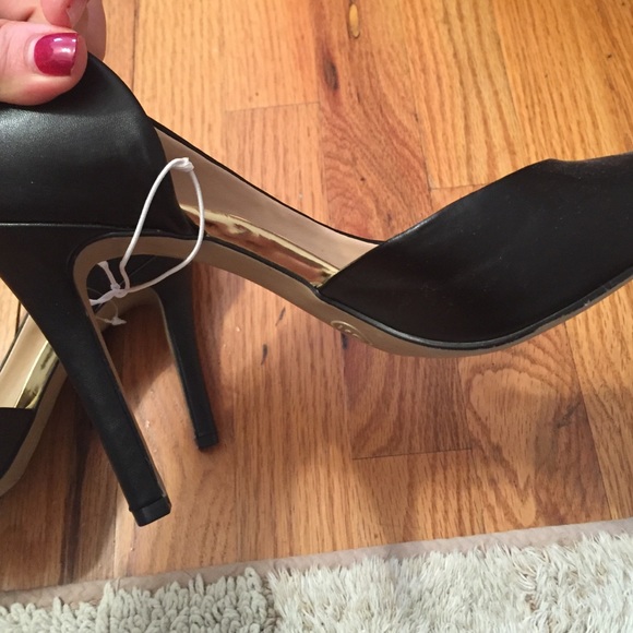 Heels - Picture 2 of 3