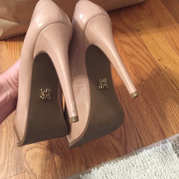 Heels - Picture 2 of 4