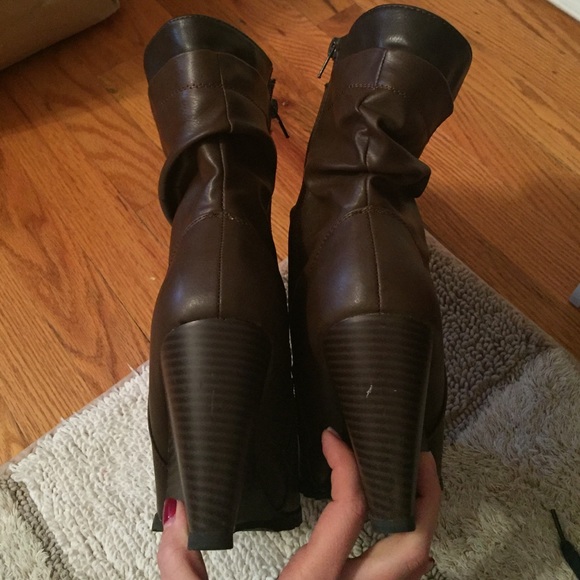 boots - Picture 2 of 3
