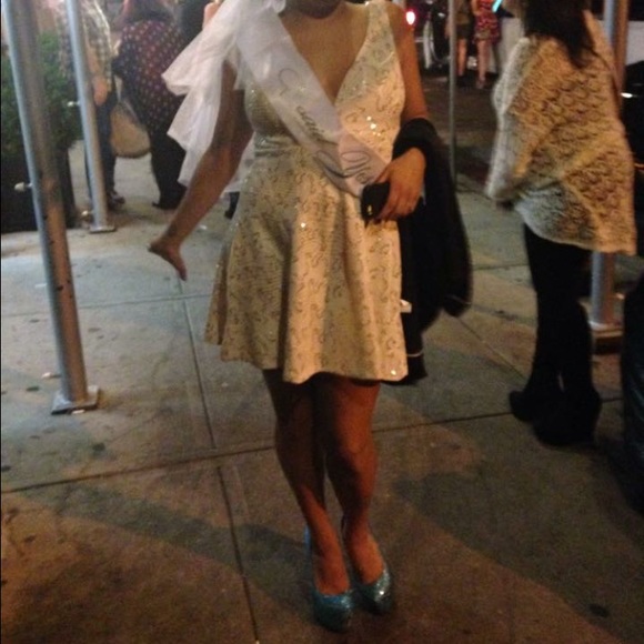 Dress - Picture 4 of 4