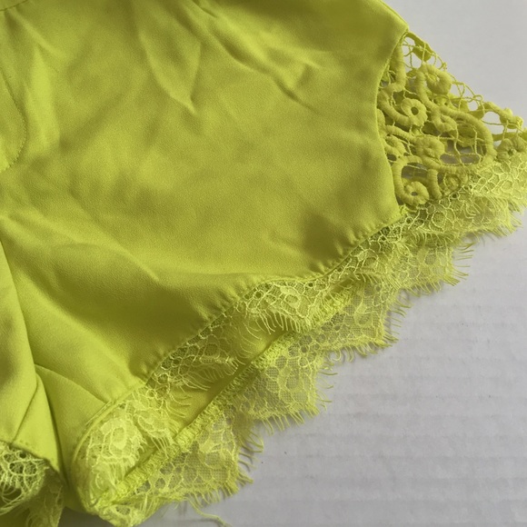 Women’s  lace trim shorts - Picture 2 of 4