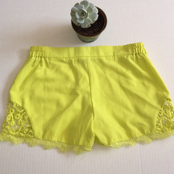 Women’s  lace trim shorts - Picture 4 of 4