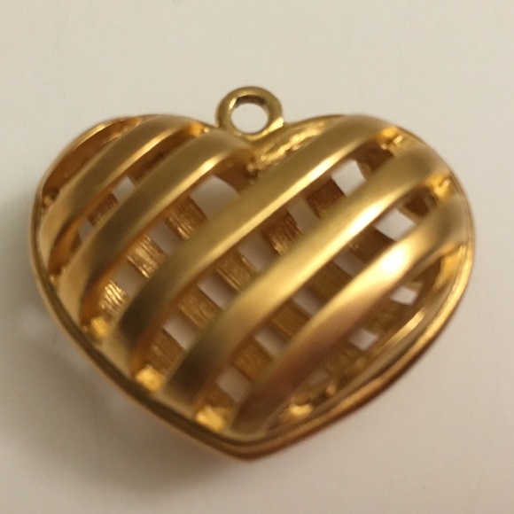 ❤️ Heart Pendant ~ Vintage ❤️ - Picture 1 of 1