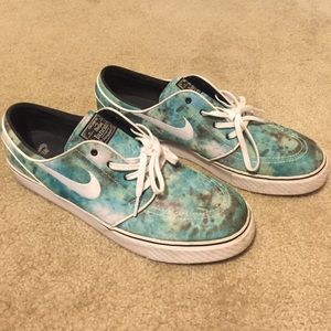 NIKE JANOSKI'S