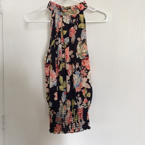 Floral Open Back Blouse 🌷