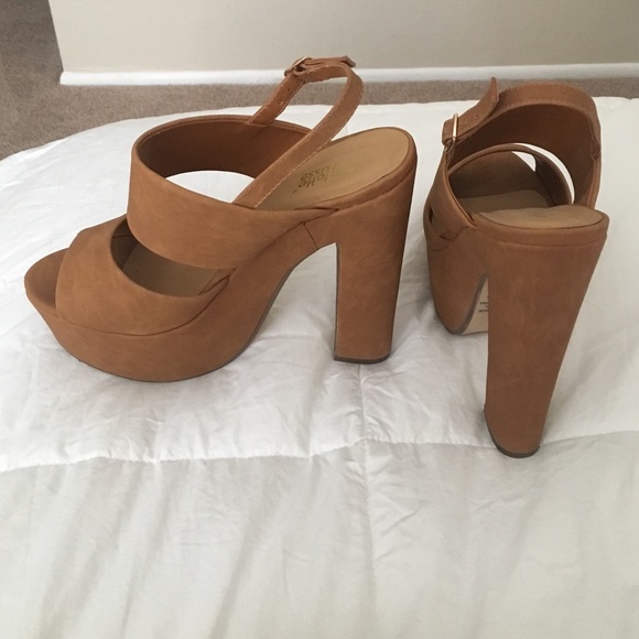 heels! - Picture 3 of 4