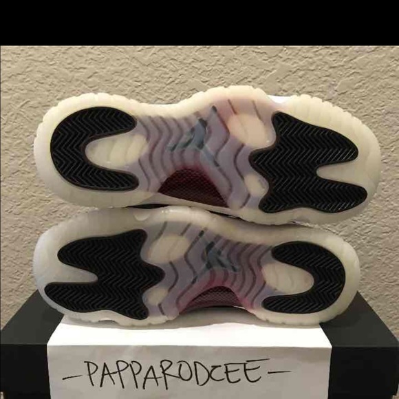 DS Air Jordan 11 Retro 72-10 size 6.5y KIDS - Picture 4 of 4