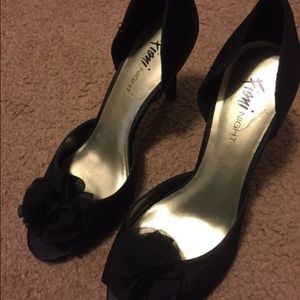 Black heels with flower