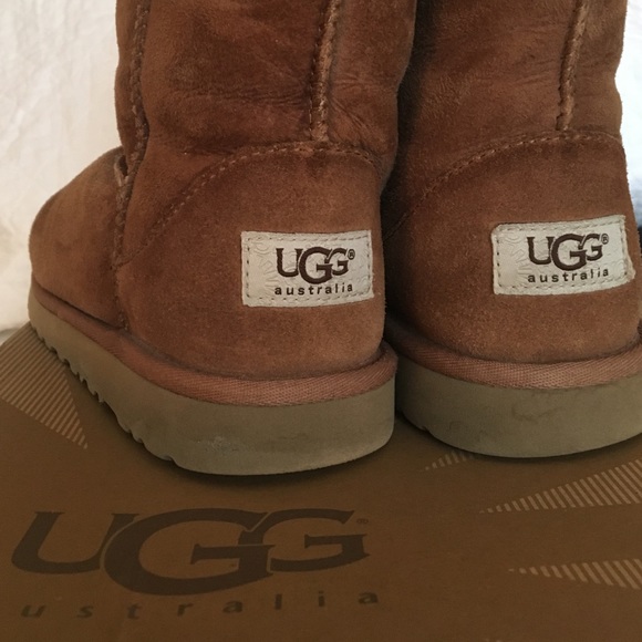 UGG Classic Women's size 4 (fits like a six)