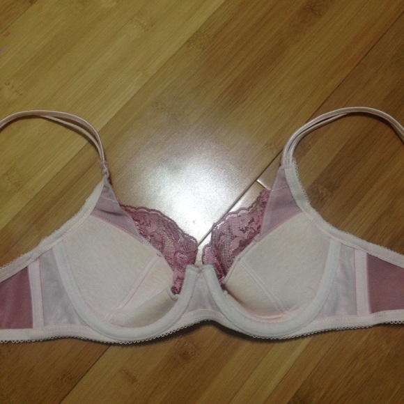 Pink lace bra - Picture 2 of 2