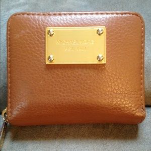 ❌SOLD!❌ Michael Kors Jet Set Pebbled Zip Bifold W