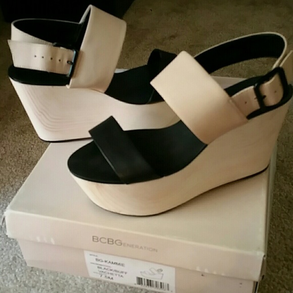 New in box BCBG platform sandal