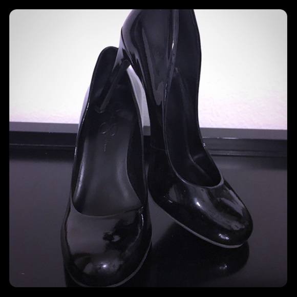 FLASH SALE ⚠️ Patent Leather J. Simpson Pumps - 9