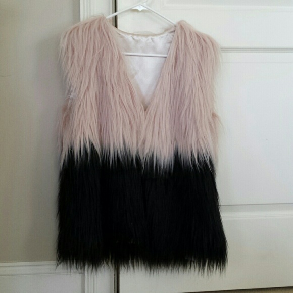 Fur vest, never worn, tags on. - Picture 1 of 3