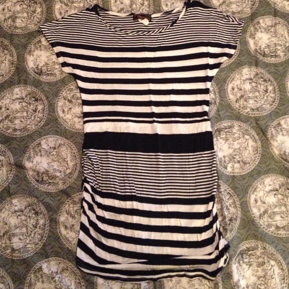 Navy/white maternity tee