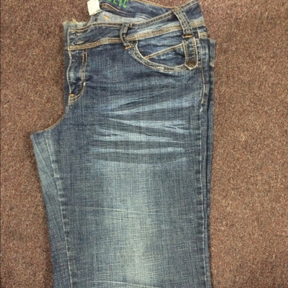 Jeans - Picture 3 of 4