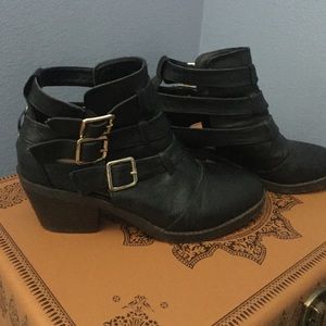 Steve Madden black buckle booties