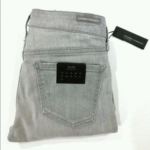Citizens of Humanity
Arielle Slim Mid-Rise Jean 25