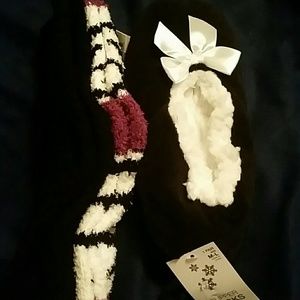 2 socks and 1 slipper bundle