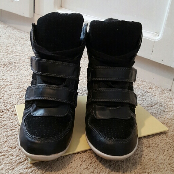 Black wedge sneakers