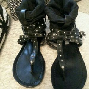 Like New VERA WANG  LEATHER STRAP SANDALS