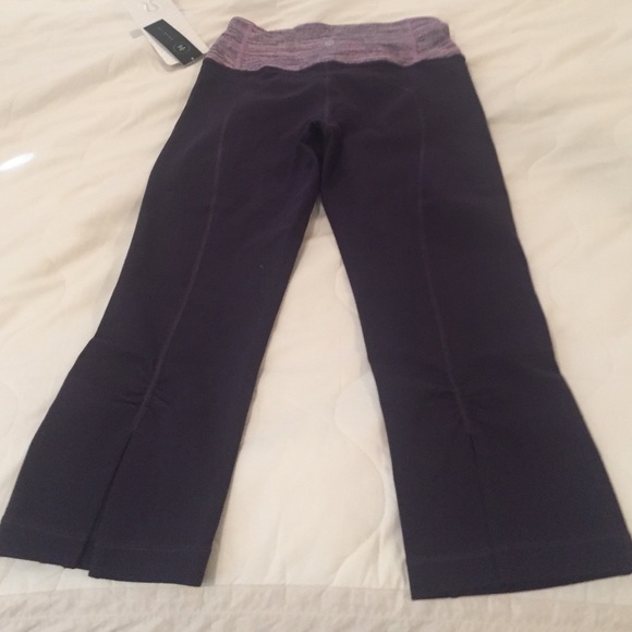 Gather and Crow Crop II. Lululemon size 4