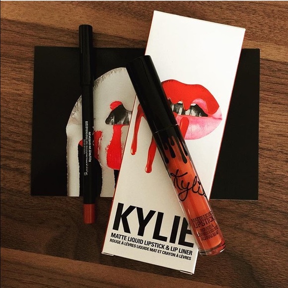 Kylie Jenner Lip Kit in 22