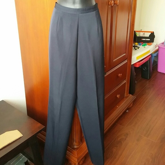 Larry Levine Navy pantsuit 2pc 8petite - Picture 2 of 4