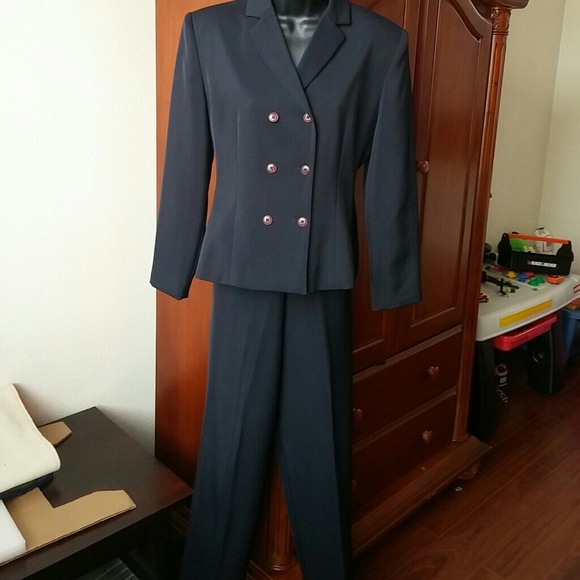 Larry Levine Navy pantsuit 2pc 8petite - Picture 3 of 4