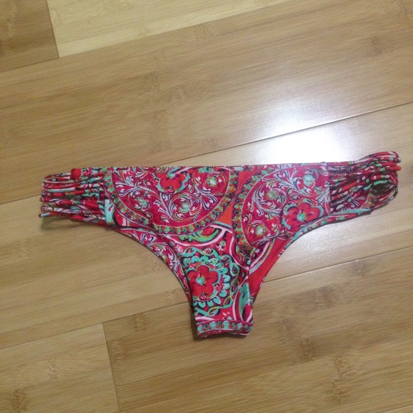 Cheeky bikini bottom