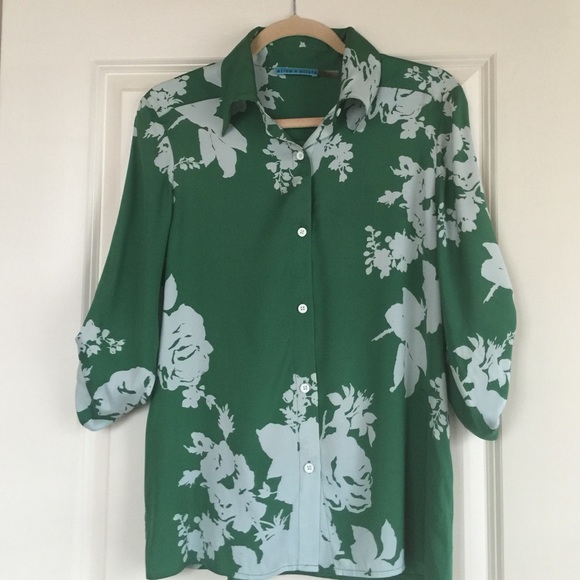 Alice &Olivia  100% silk collar button down😊