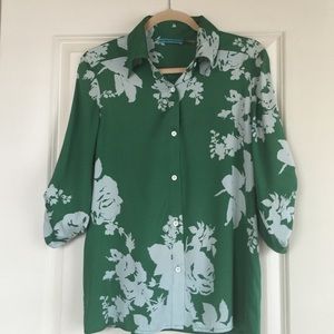 Alice &Olivia  100% silk collar button down😊