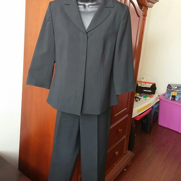 Kasper 2pc pantsuit black