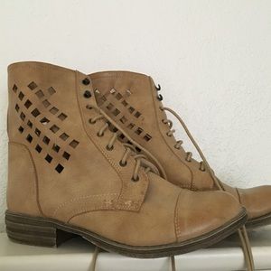 Combat boots