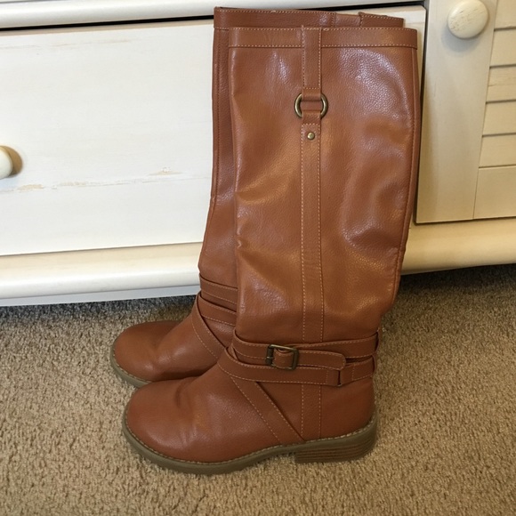 Camel boots