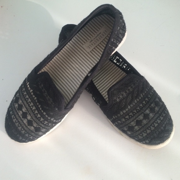 Black slip-on shoes from Aeropostale